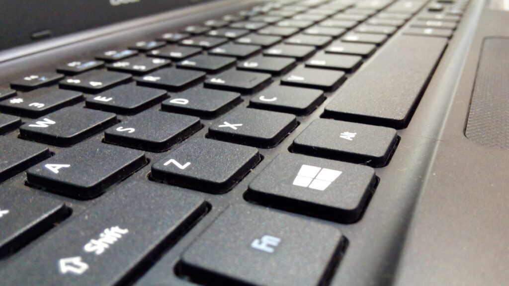 itkannan4u keyboard 469548 1920 Wenn die KI antwortet – wer trägt eigentlich die Verantwortung? Ihr externer Datenschutzbeauftragter in Berlin | sofortdatenschutz.de